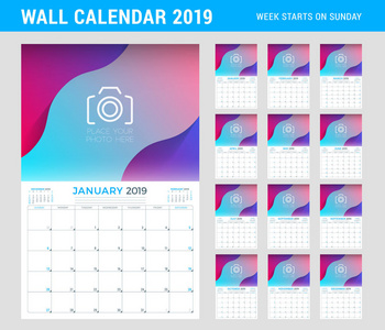 2019年。 日历规划师文具设计模板与位置的照片。 一周从星期天开始。 矢量插图