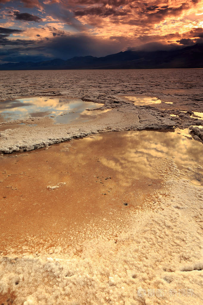 美国加州死亡谷坏水盆地.