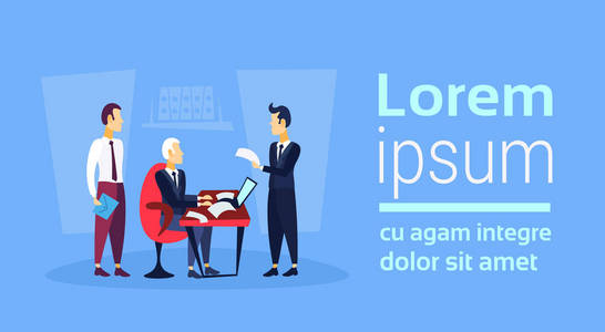 商人坐工作场所商务面试概念老板员工工作报告文件阅读合同水平拷贝空间平面