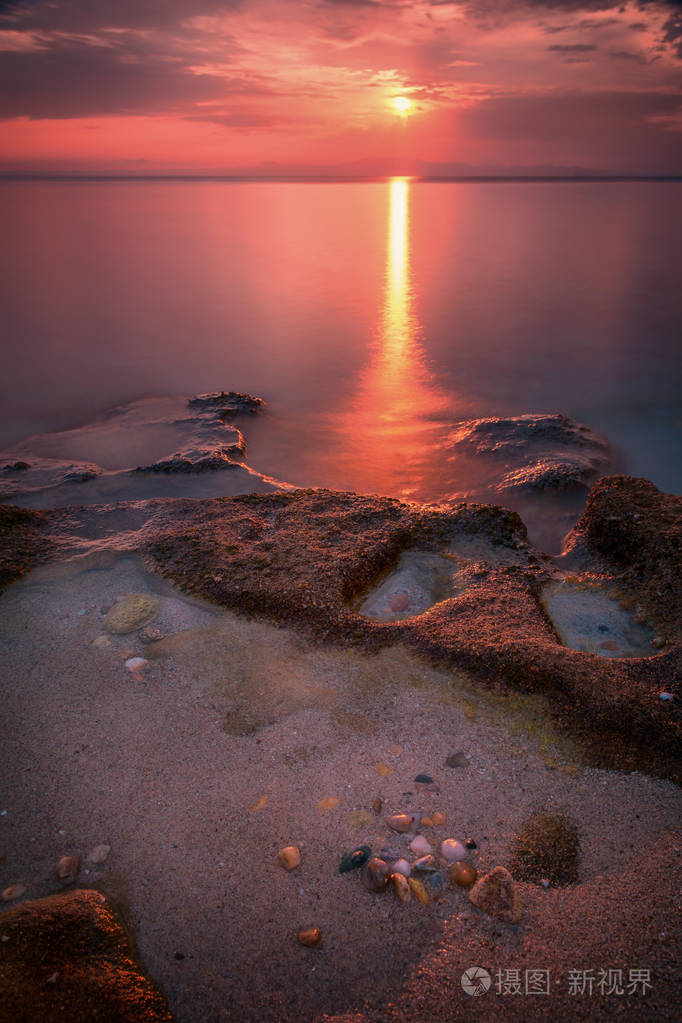 美丽的彩色长曝光日出海景拍摄于希腊阿菲托斯白垩纪