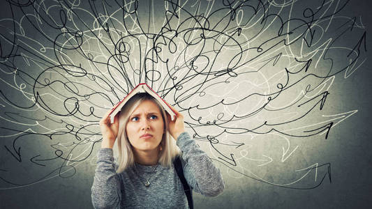 悲伤的情绪,不快乐的感觉,难以解决的任务.