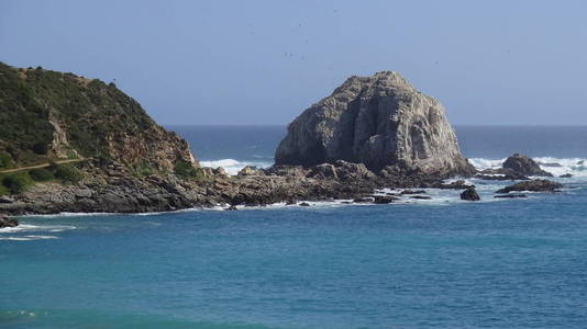 风景海滩岩石悬崖海边和自然