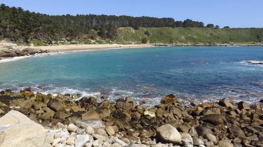 风景海滩岩石悬崖海边和自然