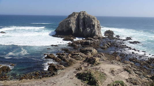 风景海滩岩石悬崖海边和自然