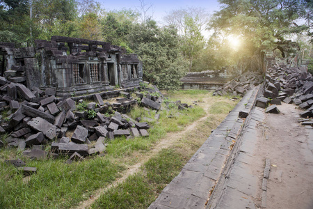 孟美利亚寺庙废墟在KohKer复杂的暹粒柬埔寨