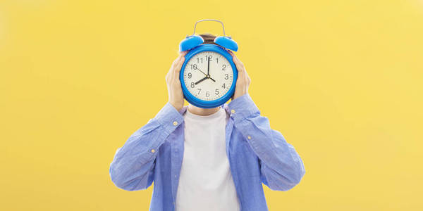 守时的人图片守时的人图片快乐的女人有守时图片准时和守时的定义图片