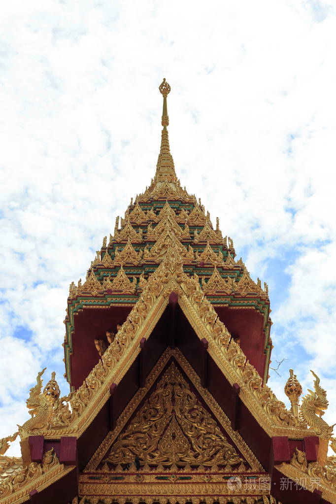泰国有寺庙屋顶的宝塔