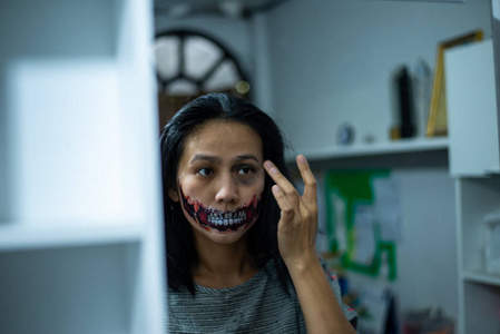 万圣节女人化妆鬼脸照片