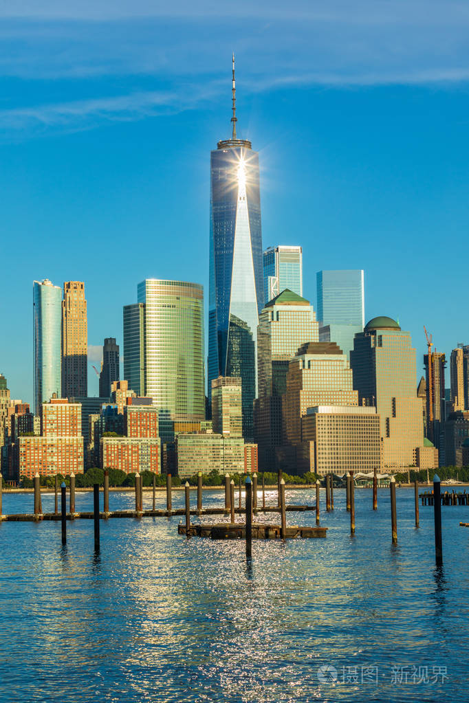 日落时分从美国新泽西州的曼哈顿天际线