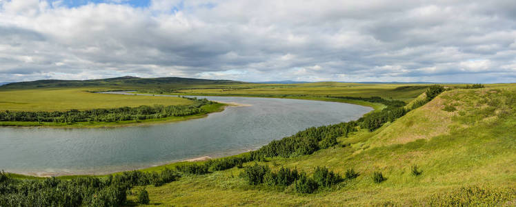 冻土带北河全景..亚马尔半岛上的派克河，位于一个自然公园极地Urals。