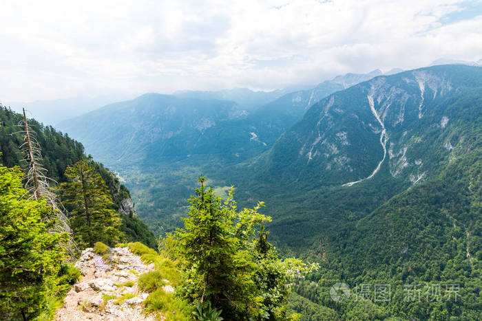 斯洛文尼亚山脉朱利安阿尔卑斯山。 特里格拉夫国家公园大山的外观和景观。 旅游路径和徒步旅行。