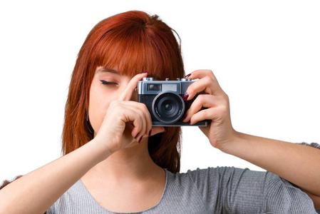 年轻的红头发女孩拍照