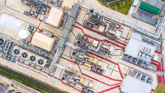 鸟瞰发电厂支持所有石油和天然气炼油厂形成工业区。