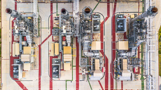 鸟瞰发电厂支持所有石油和天然气炼油厂形成工业区。