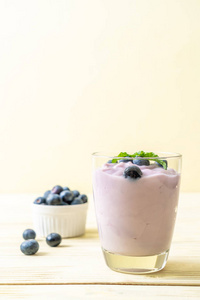 自制酸奶和新鲜蓝莓