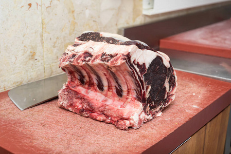 肉切割板上的一块肉