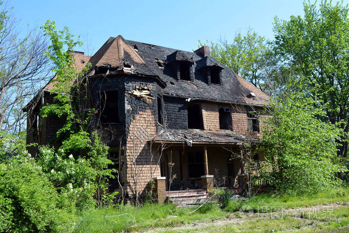 底特律部分被纵火烧毁的废弃房屋