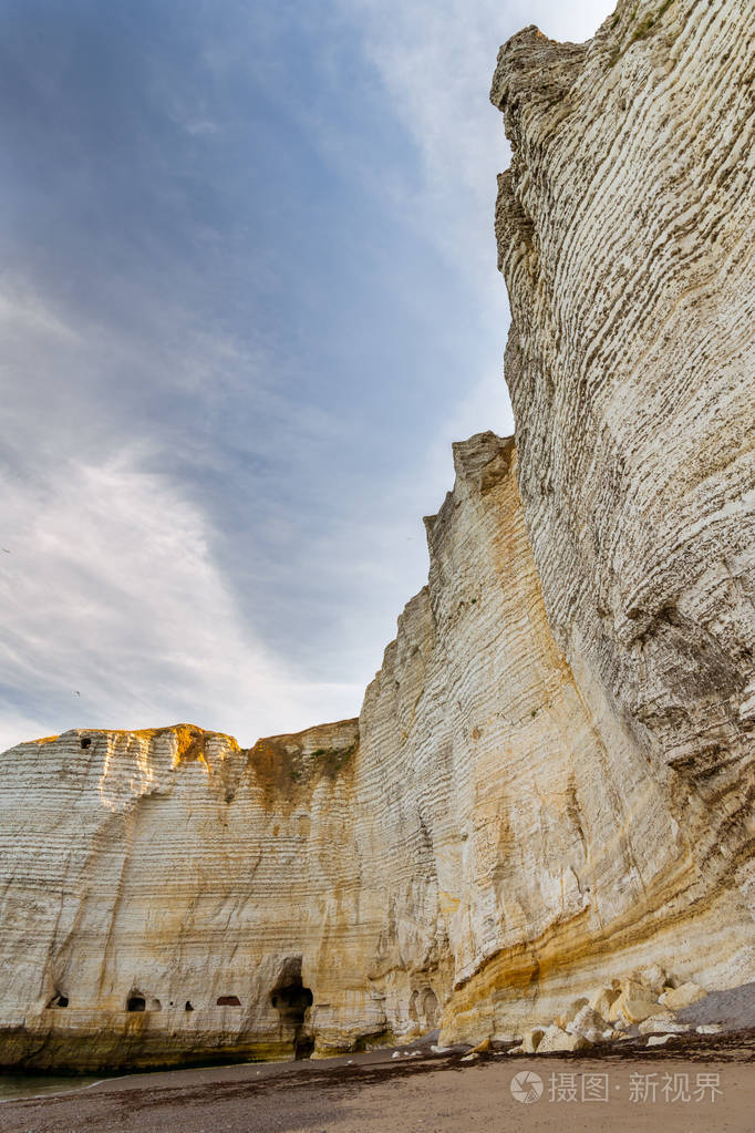 夏天阳光明媚的一天埃特雷塔法国诺曼底附近的白垩悬崖