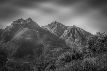 去年夏天的山景全景