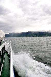 sognefjord峡湾穿过著名的弗拉姆镇，该镇以其景观和旅游火车而闻名