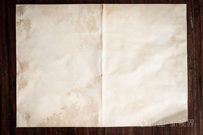 有斑点和污渍的皱缩老化纸的背景纹理