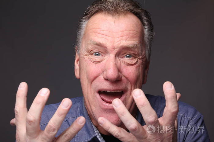 不满意的老白种人