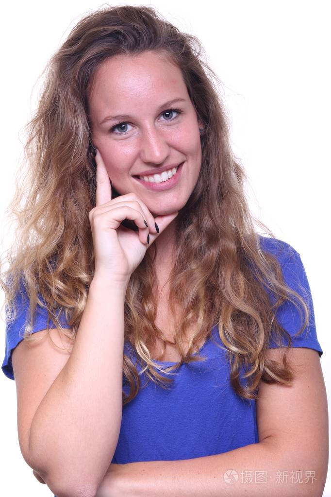 美丽的白种人女孩在微笑