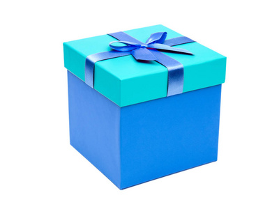 带丝带蝴蝶结的蓝色礼品盒。 假日礼物。 孤立于白色背景