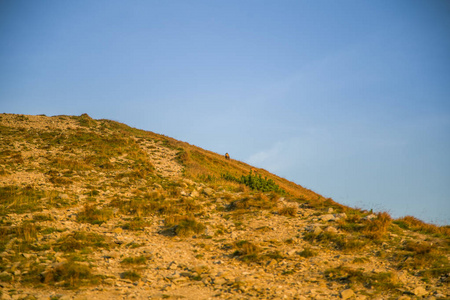 一条美丽的登山小径。 斯洛伐克的山地景观。 步行小径风景。