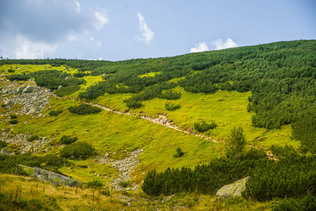 一条美丽的登山小径。 斯洛伐克的山地景观。 步行小径风景。