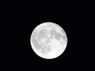 几颗小星星在黑暗的天空下拍摄照片,拍摄在黑暗的天空下,背景是一些小