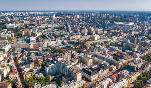 乌克兰首都基辅市中心上空基辅城市天际线的鸟瞰图