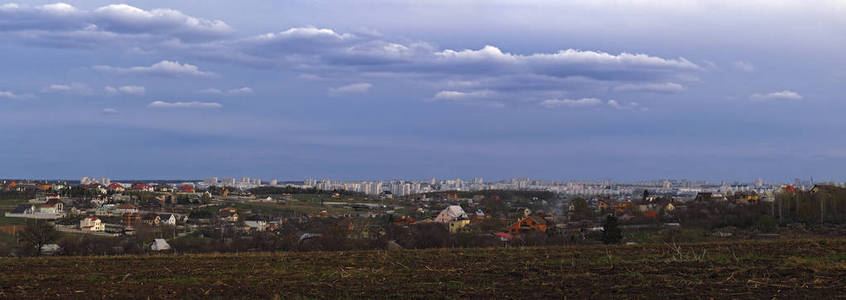 乌克兰哈尔科夫市全景，从山上俯瞰