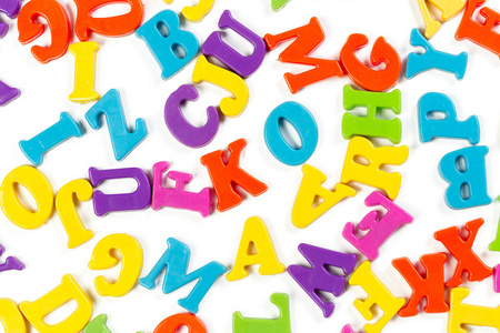 五颜六色的玩具字母教育理念