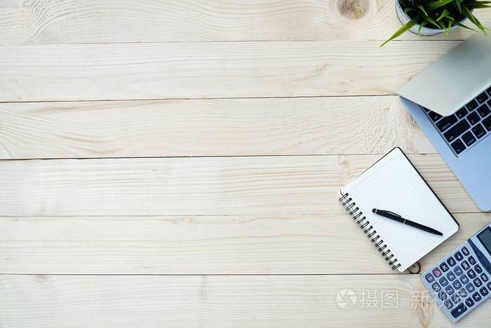 平躺,俯视办公桌台.