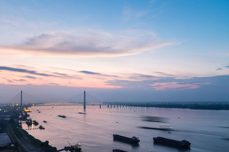 九江索留桥，夕阳中国美丽的长江景观