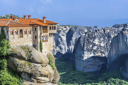 圣瓦拉姆正统修道院位于神圣流星的陡峭岩石的顶部。