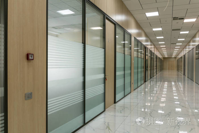 大的空办公室走廊照片-正版商用图片133d8s-摄图新视界