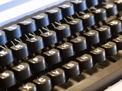 80年代的旧打字机的钥匙