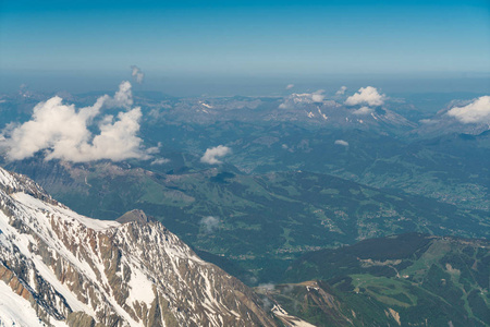 美丽的全景，宏伟的乔纳斯，登特杜甘特和光荣的勃朗峰，白朗峰，阿尔卑斯山的最高峰