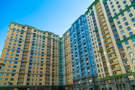 圣彼得堡俄罗斯。 新建筑物和新公寓的景观