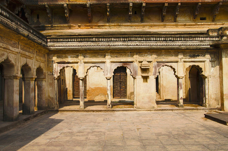 贾汉吉尔宫的内部景观。 兰沙宫堡建筑群。 兰卡。 中央邦。 印度
