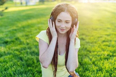 好心情的概念喜欢音乐快乐的时间.照片