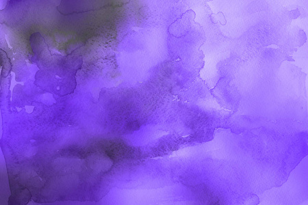 纸上的紫色水彩颜料抽象背景