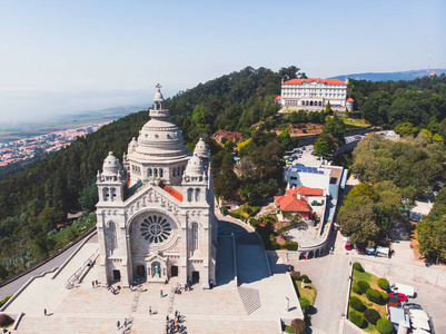 葡萄牙维安娜多卡斯特洛的鸟瞰与巴西利卡圣卢齐亚教堂从德隆拍摄