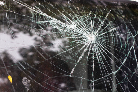 打碎的玻璃的背景图片