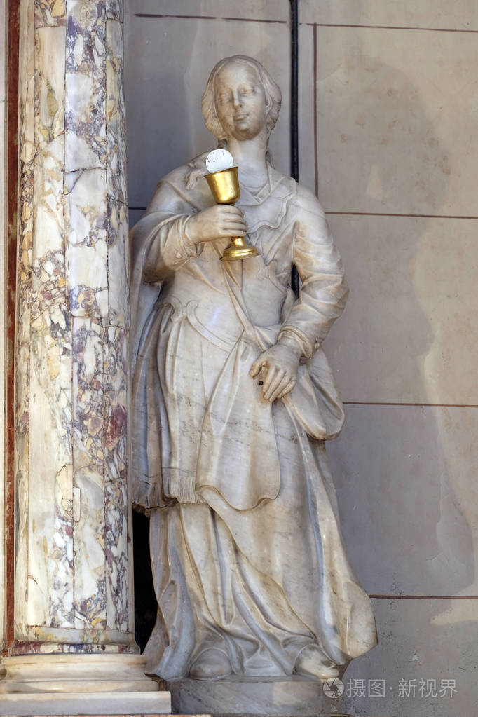 圣巴巴拉，萨格勒布大教堂圣母圣坛上的雕像，专门用于在萨格勒布举行玛丽就职典礼