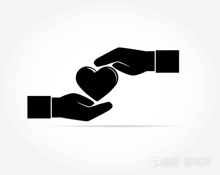 两只伸出的手掌小心翼翼地遮住红心的轮廓