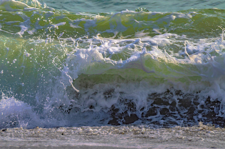 olas de mar veres yazules de playa granadina la herradura