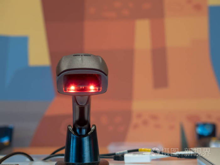 红外线条码扫描仪坐在柜台上直立照片-正版商用图片136rzk-摄图新视界
